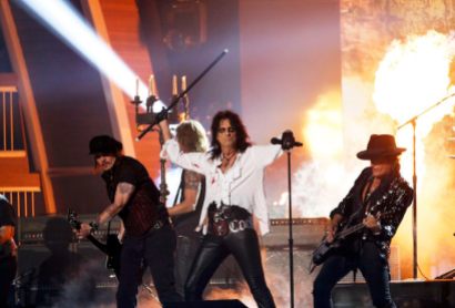 (L-R) Johnny Depp, Duff McKagan, Alice Cooper and Joe Perry of the band Hollywood Vampires perform "As Bad As I Am" during the 58th Grammy Awards in Los Angeles, California February 15, 2016. REUTERS/Mario Anzuoni